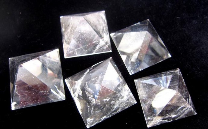2017 Natural White Crystal Quartz Mine Ore Energy Crystal Pyramid