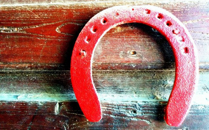 Is a Horseshoe Over House Door Good Feng Shui?