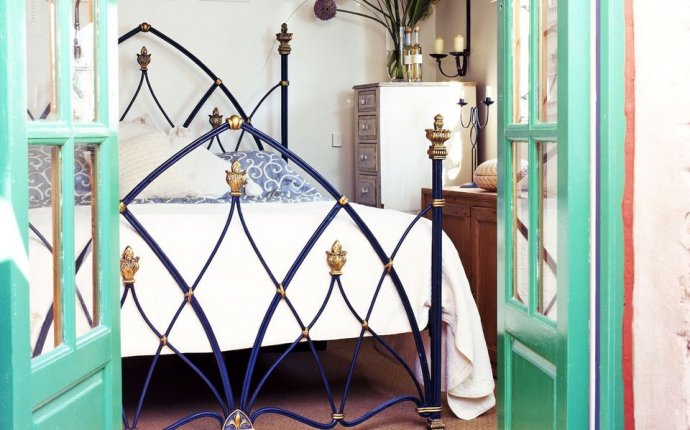 The Worst Feng Shui Bed Placements